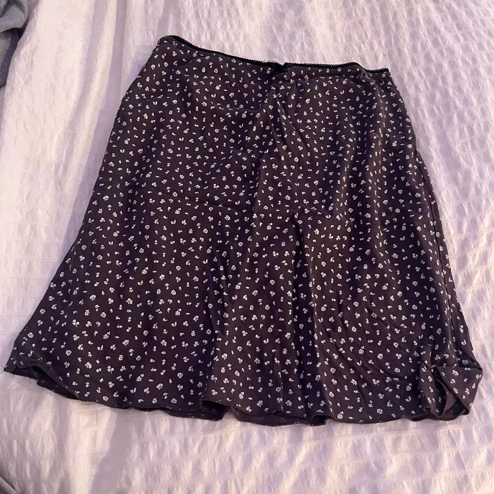 BRANDY MELVILLE FLORAL SKIRT